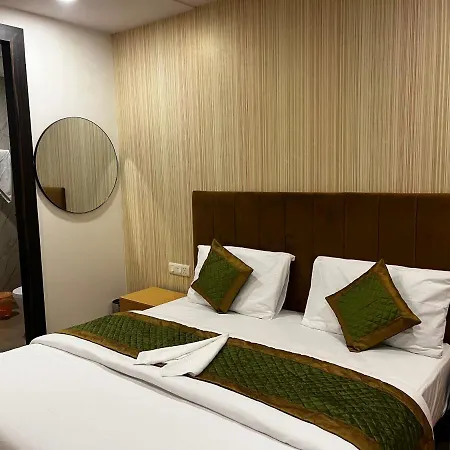 Roomquet Comfort Inn Prayagraj Exterior photo