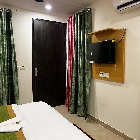 Roomquet Comfort Inn Prayagraj Exterior photo