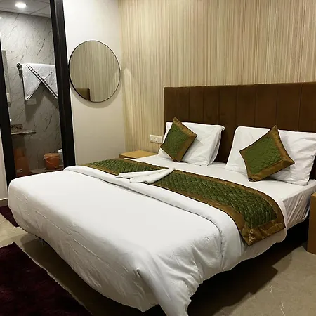 Roomquet Comfort Inn Prayagraj Exterior photo