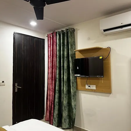 Roomquet Comfort Inn Prayagraj Exterior photo
