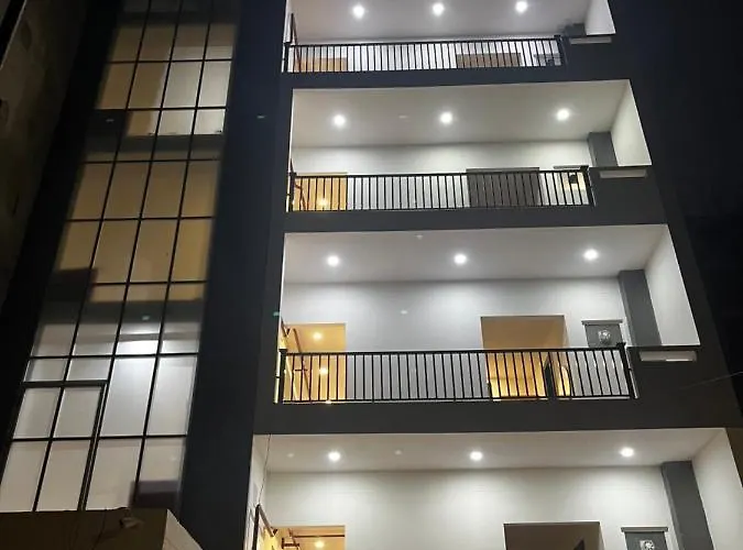 Roomquet Comfort Inn