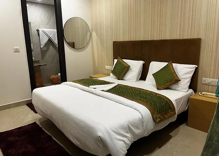 Roomquet Comfort Inn