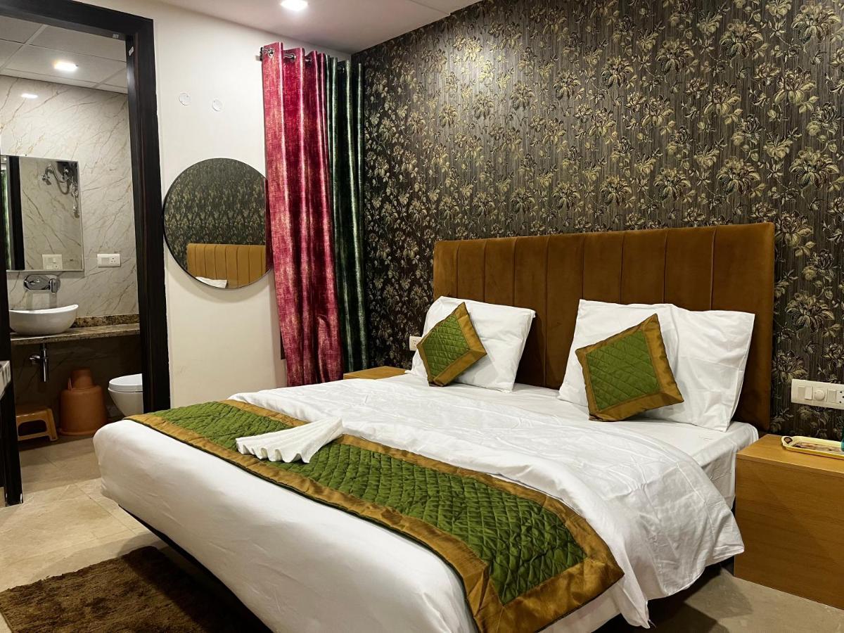 Roomquet Comfort Hotel *