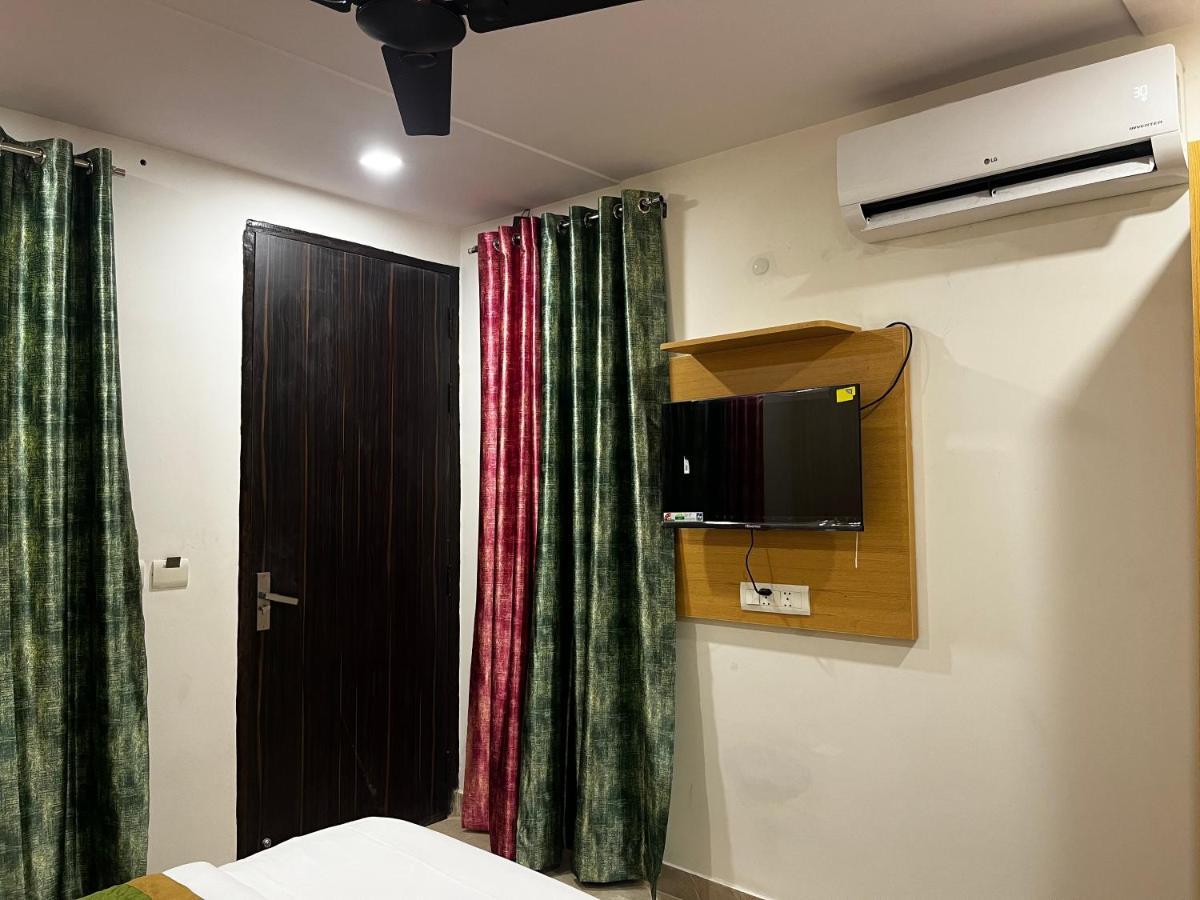 Roomquet Comfort Hotel *