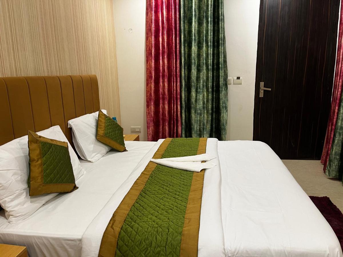 Roomquet Comfort Hotel Prayagraj