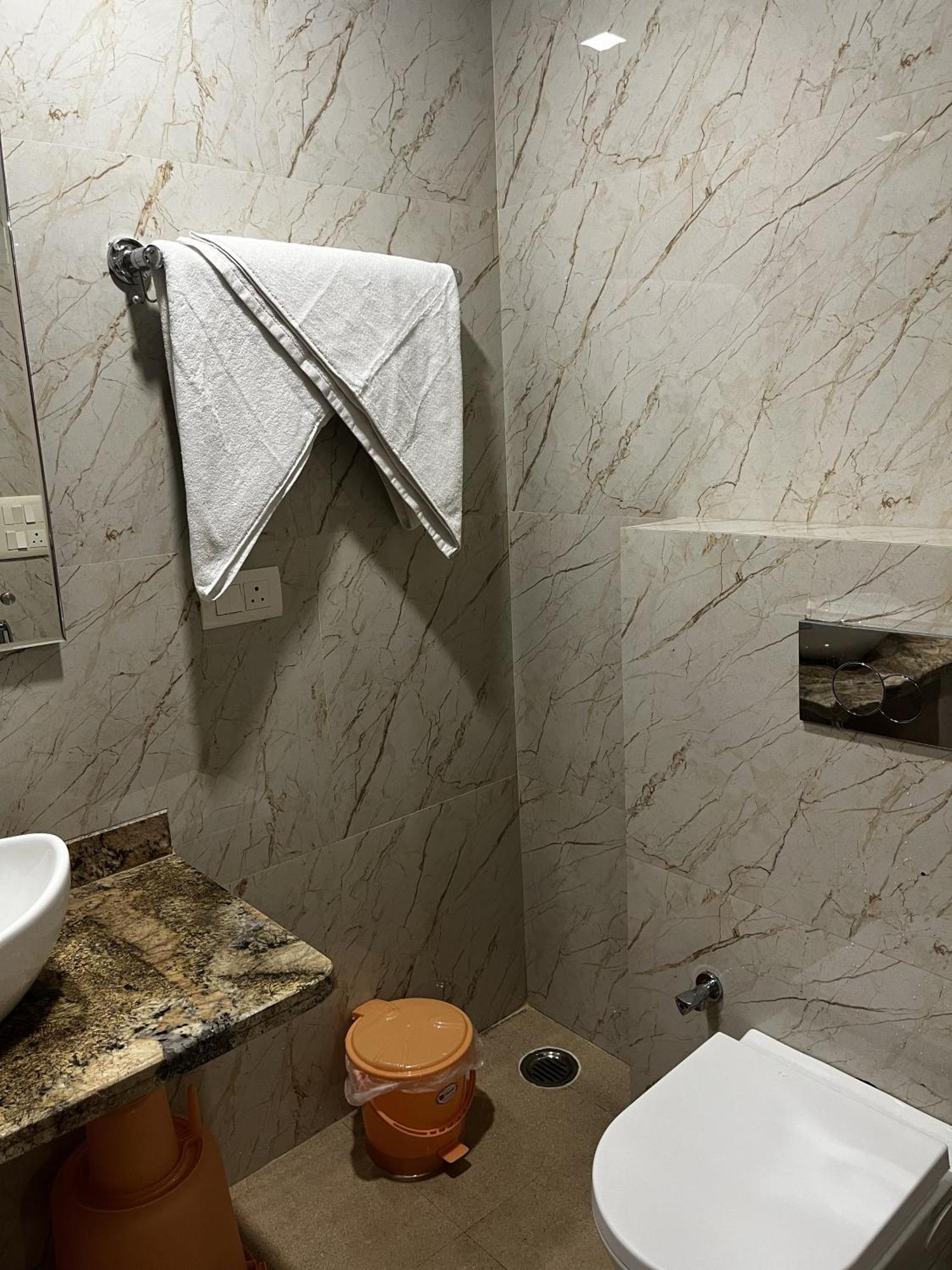 Roomquet Comfort Prayagraj
