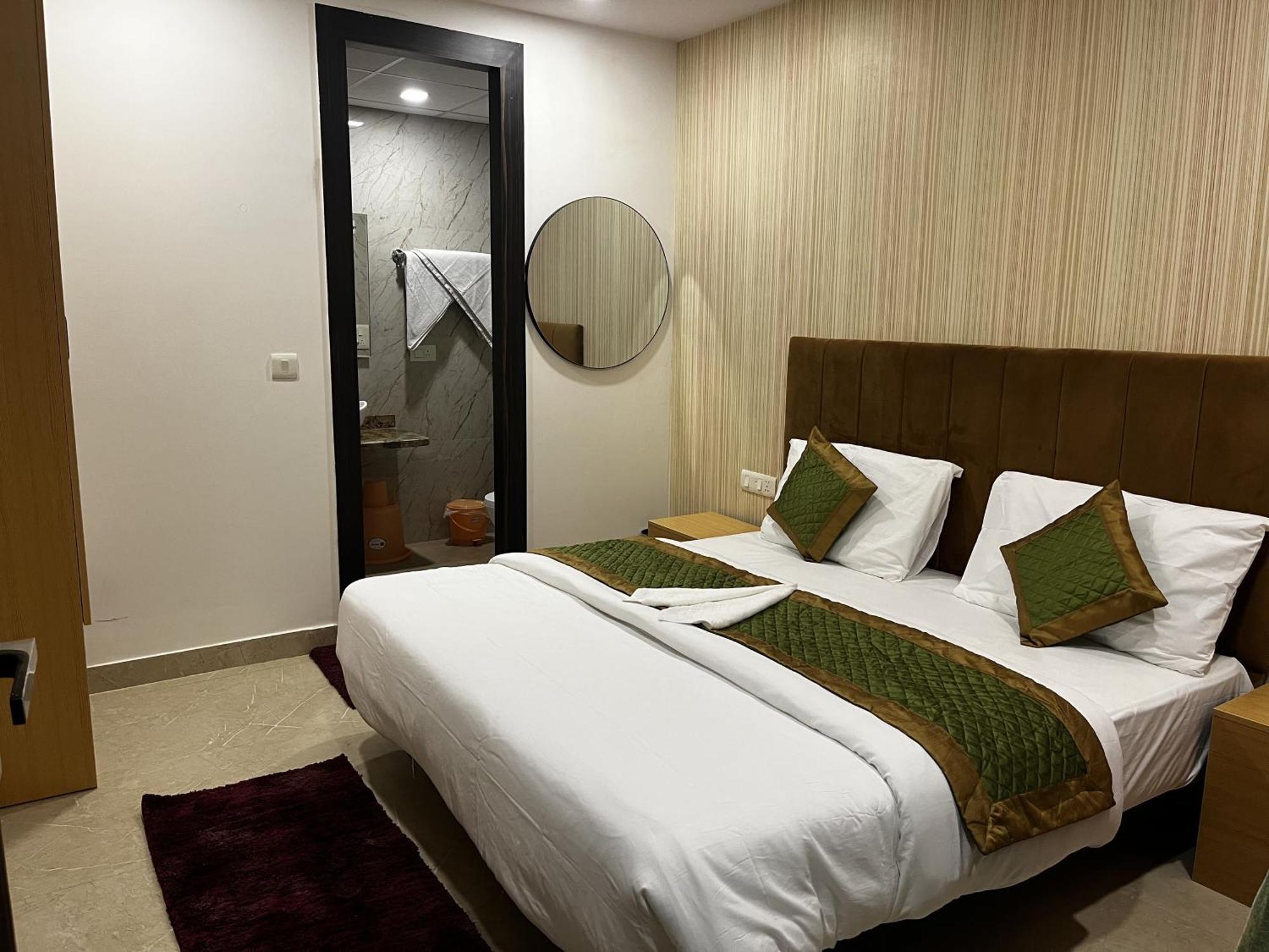 होटल Roomquet Comfort *