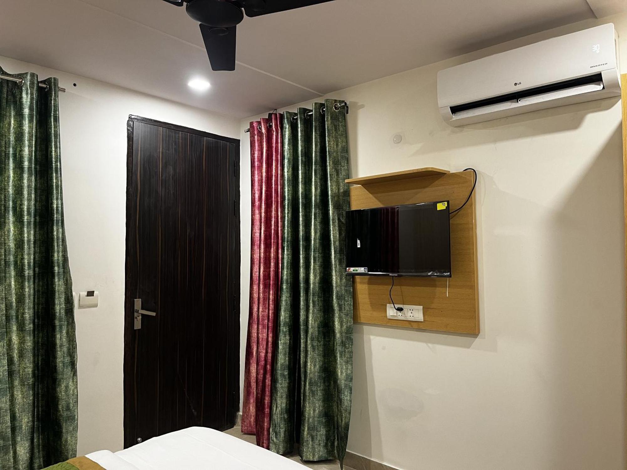 Roomquet Comfort होटल